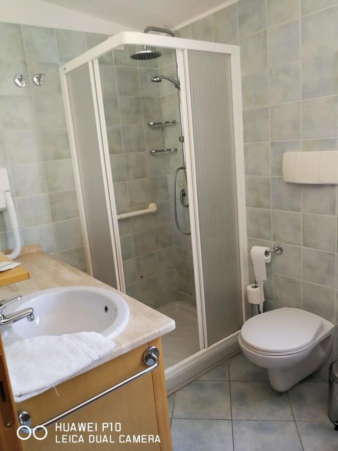 Sìnnai Hotel Villa Del Mare الغرفة الصورة