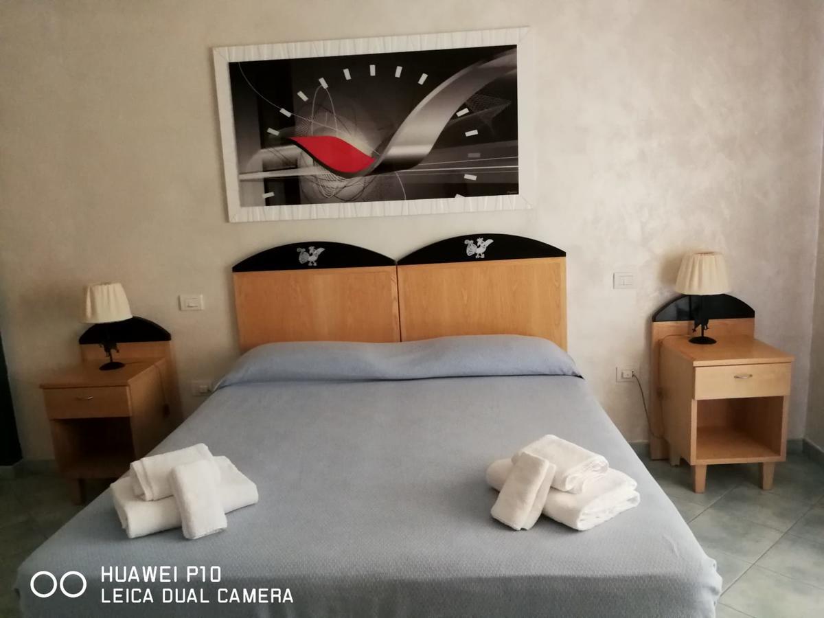 Sìnnai Hotel Villa Del Mare الغرفة الصورة